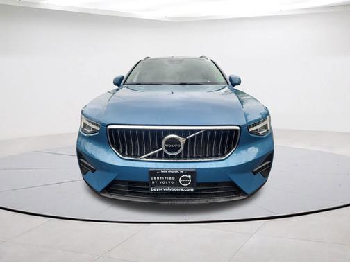 2025 Volvo XC40 B5 Core Bright Theme