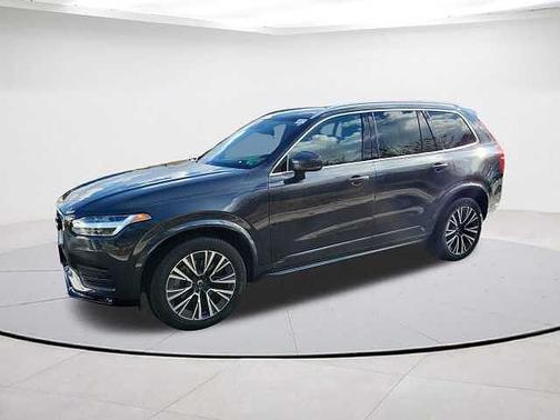 2022 Volvo XC90 T6 AWD Momentum 7 Seater