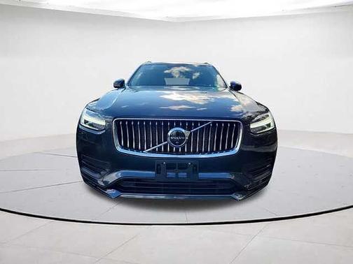 2022 Volvo XC90 T6 AWD Momentum 7 Seater