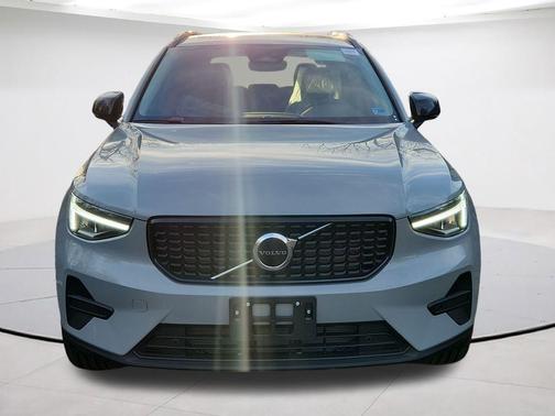 Gray Metallic 2026 Volvo XC40 B5 Core