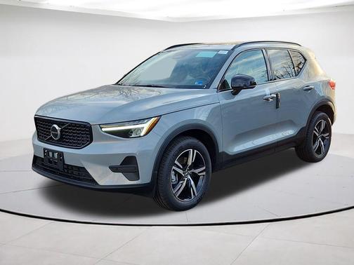 Gray Metallic 2026 Volvo XC40 B5 Core