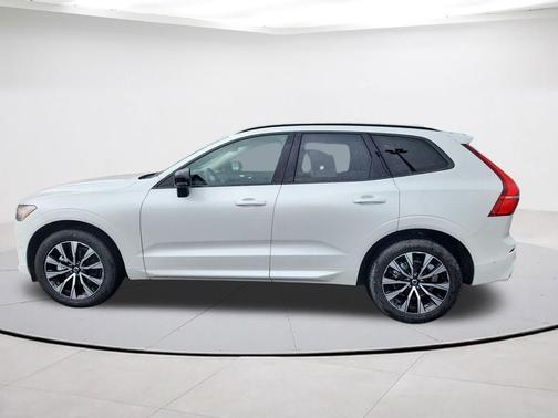 Crystal White Metallic 2025 Volvo XC60 B5 Plus
