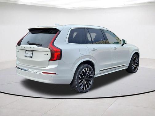 Crystal White Pearl 2026 Volvo XC90 B6 Ultra 6-Seater