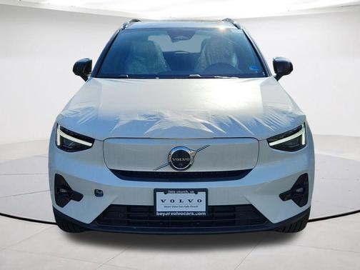 Crystal White Pearl 2026 Volvo EX40 Single Motor Extended Range Plus