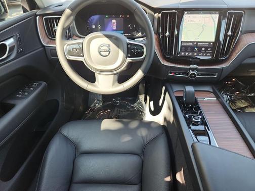 Crystal White 2024 Volvo XC60 B5 Plus Dark Theme