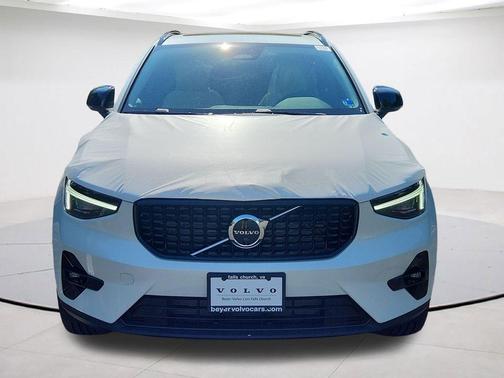 Crystal White 2026 Volvo XC40 B5 Plus