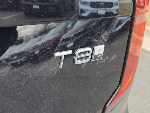 Onyx Black Metallic 2026 Volvo XC90 Plug-In Hybrid T8 Ultra 7-Seater