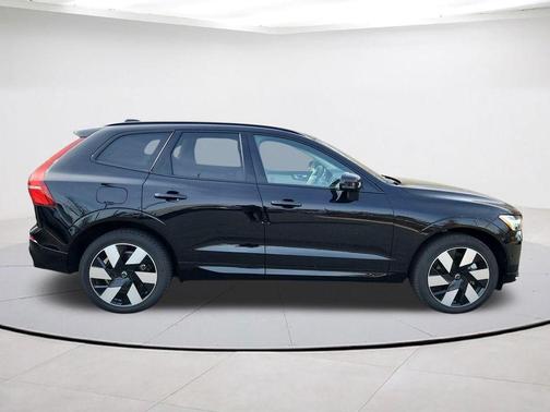 Onyx Black Metallic 2025 Volvo XC60 Plug-In Hybrid T8 Plus