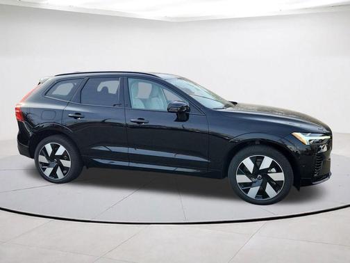 Onyx Black Metallic 2025 Volvo XC60 Plug-In Hybrid T8 Plus