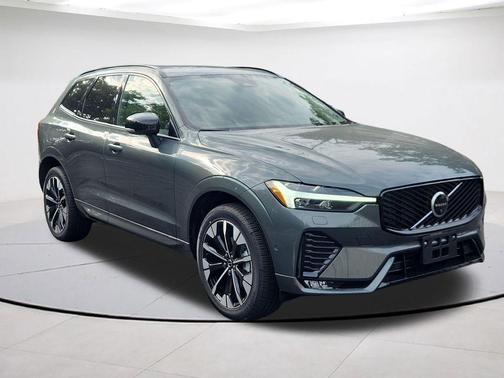 Forest Green 2026 Volvo XC60 B5 Plus