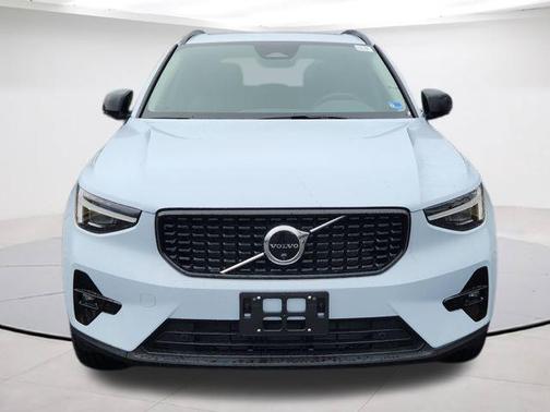 Cloud 9 White 2026 Volvo XC40 B5 Plus