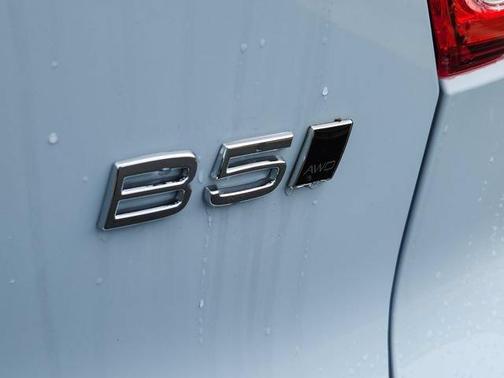Cloud 9 White 2026 Volvo XC40 B5 Plus