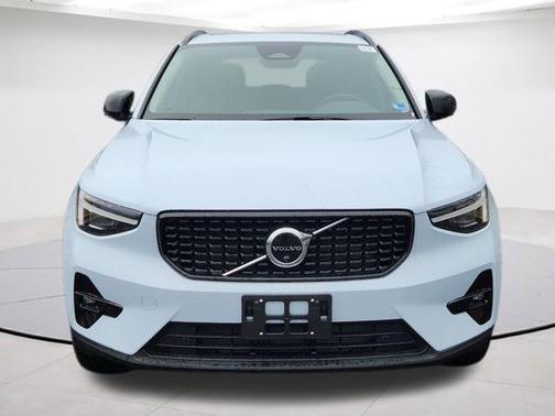 Cloud 9 White 2026 Volvo XC40 B5 Plus