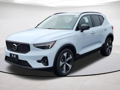 Cloud 9 White 2026 Volvo XC40 B5 Plus