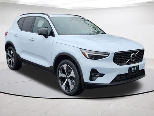 Cloud 9 White 2026 Volvo XC40 B5 Plus