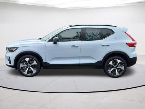 Cloud 9 White 2026 Volvo XC40 B5 Plus