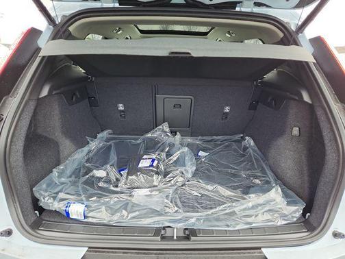 Cloud 9 White 2026 Volvo XC40 B5 Plus