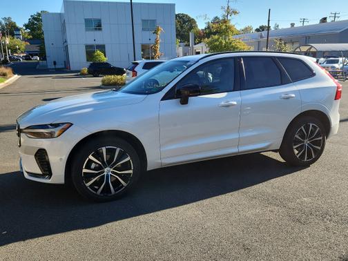 2025 Volvo XC60 B5 Plus