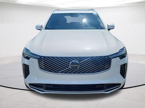 Crystal White 2025 Volvo XC90 B6 Plus 7-Seater