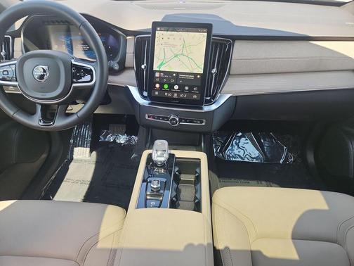 Crystal White 2025 Volvo XC90 B6 Plus 7-Seater