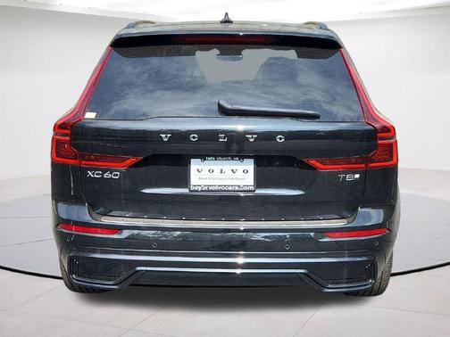 Onyx Black Metallic 2026 Volvo XC60 Plug-In Hybrid T8 Plus