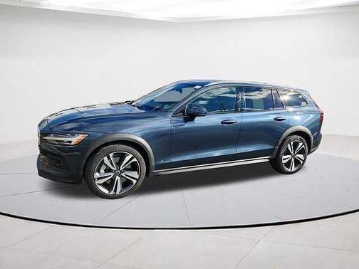 2025 Volvo V60 Cross Country Plus