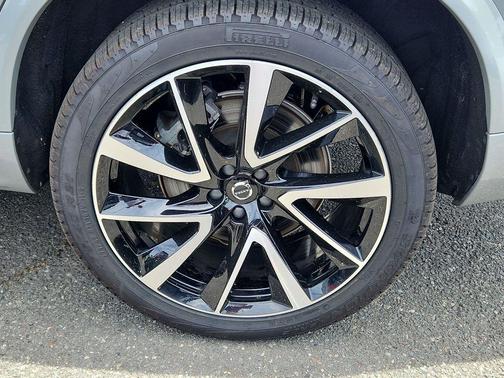 Gray Metallic 2025 Volvo XC90 B5 Plus