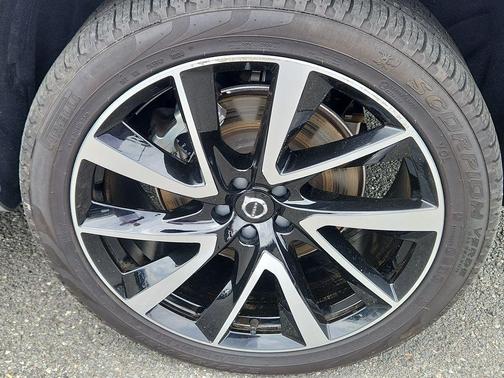 Gray Metallic 2025 Volvo XC90 B5 Plus