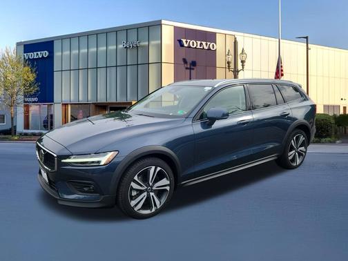 2024 Volvo V60 Cross Country B5 Plus