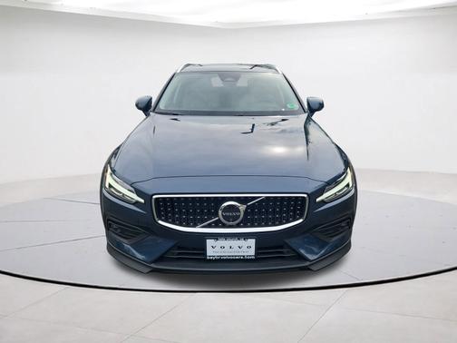 2024 Volvo V60 Cross Country B5 Plus