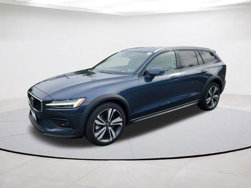 2024 Volvo V60 Cross Country B5 Plus