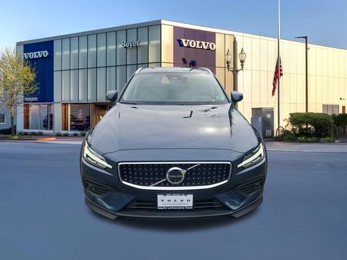 2024 Volvo V60 Cross Country B5 Plus