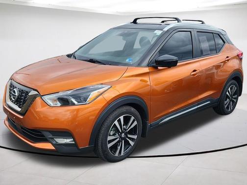 Monarch Orange / Super Black 2020 Nissan Kicks SR