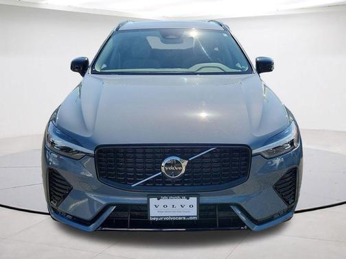 Gray Metallic 2024 Volvo XC60 B5 Plus Dark Theme