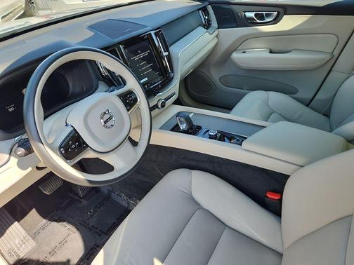 Gray Metallic 2024 Volvo XC60 B5 Plus Dark Theme