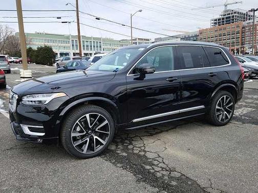 2023 Volvo XC90 Plus