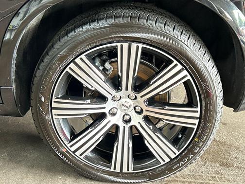 Onyx Black Metallic 2024 Volvo XC90 Recharge Plug-In Hybrid T8 Plus Bright Theme 7 Passenger