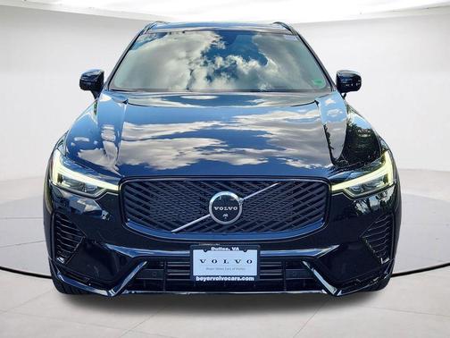 Onyx Black Metallic 2026 Volvo XC60 Plug-In Hybrid T8 Ultra