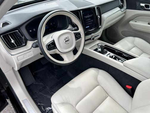 Black Stone 2023 Volvo XC60 B5 Plus Dark Theme