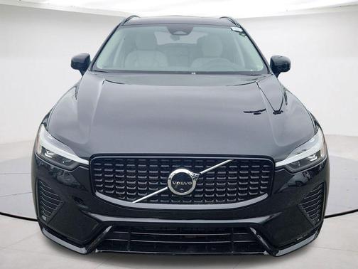 Black Stone 2023 Volvo XC60 B5 Plus Dark Theme