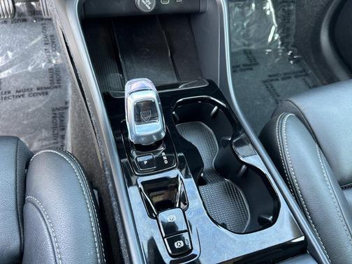 Cloud 9 White 2026 Volvo XC40 B5 Plus