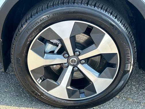 Cloud 9 White 2026 Volvo XC40 B5 Plus
