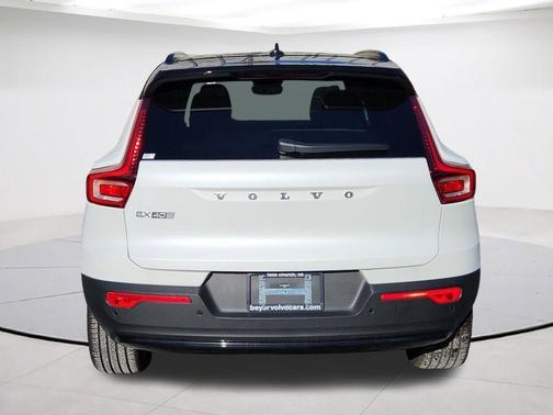 Crystal White Pearl 2026 Volvo EX40 Single Motor Extended Range Plus