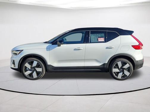 Crystal White Pearl 2026 Volvo EX40 Single Motor Extended Range Plus