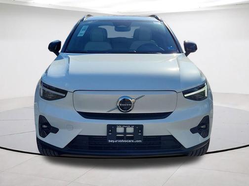 Crystal White Pearl 2026 Volvo EX40 Single Motor Extended Range Plus