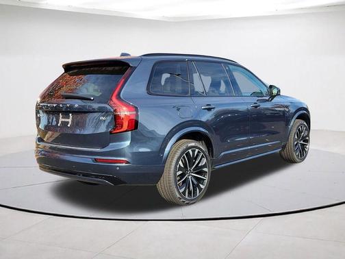 Denim Blue Metallic 2026 Volvo XC90 B6 Ultra Dark Theme 7-Seater