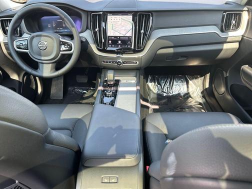 Platinum Gray Metallic 2025 Volvo XC60 B5 Plus
