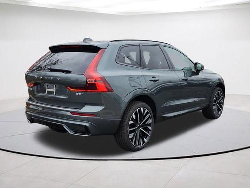 Forest Green 2026 Volvo XC60 B5 Ultra