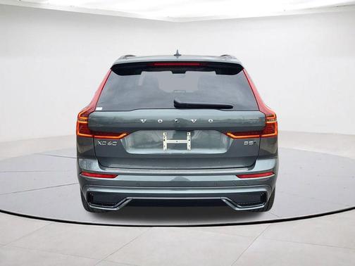 Forest Green 2026 Volvo XC60 B5 Ultra