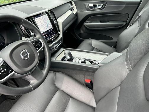 2025 Volvo XC60 B5 Plus